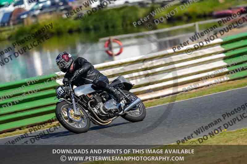 Vintage motorcycle club;eventdigitalimages;mallory park;mallory park trackday photographs;no limits trackdays;peter wileman photography;trackday digital images;trackday photos;vmcc festival 1000 bikes photographs